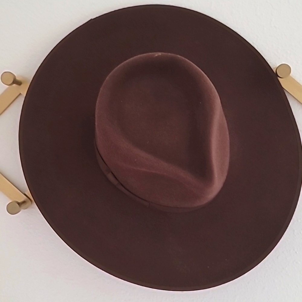 Lack of color hat small